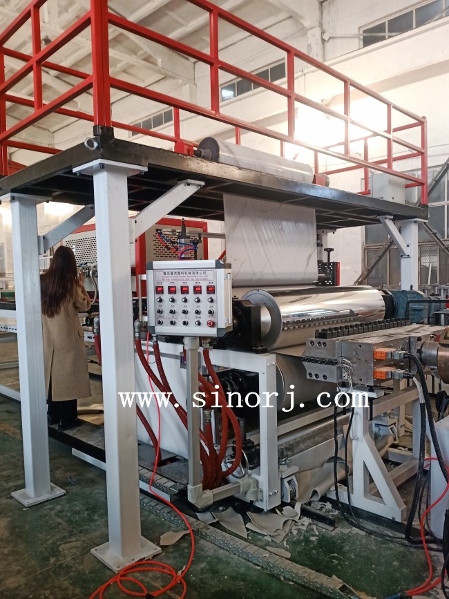 各種設備工廠試機中。。。UV板生產線、門板生產線、格柵板生產線、木飾面生產線。。。。。。