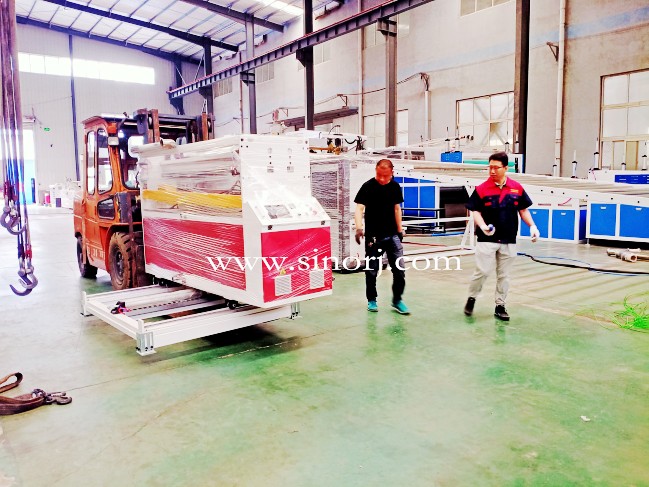 埃及發泡板設備裝柜發貨中