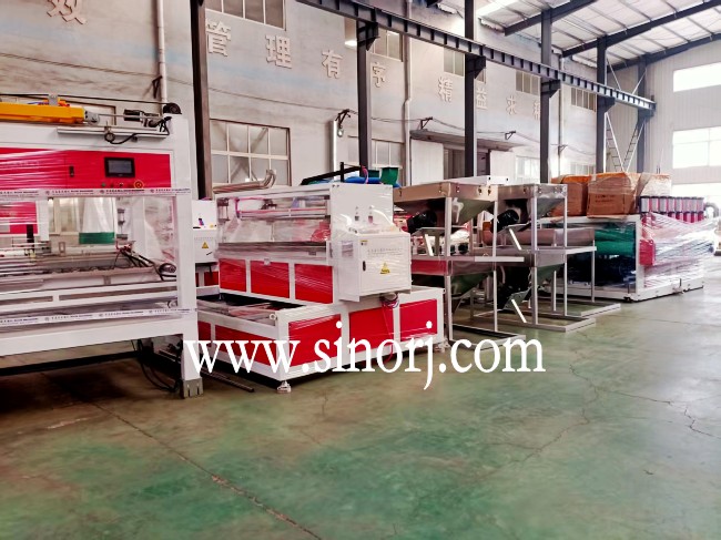 為中東客戶裝載10個集裝箱